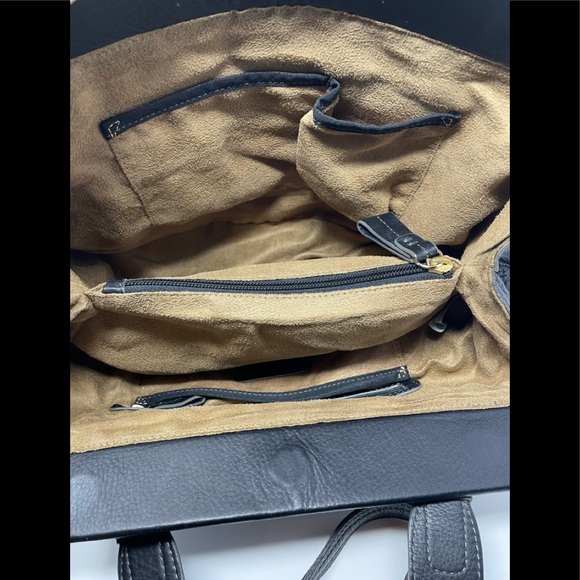 Liz Claiborne Pebbled Leather Satchel🖤 - Picture 15 of 16